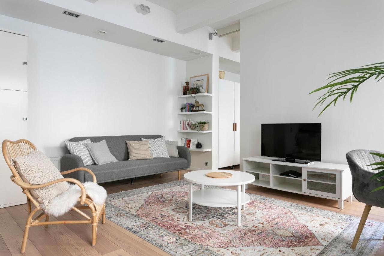 2Ndhomes Loft Apartment With Spa & Balcony By The White Church 헬싱키 외부 사진